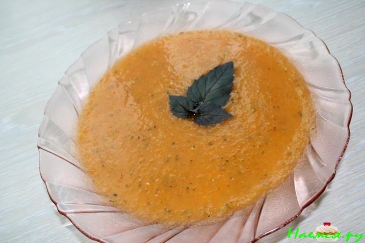 Крем-суп из кабачка с прованскими травами и чесночными гренками