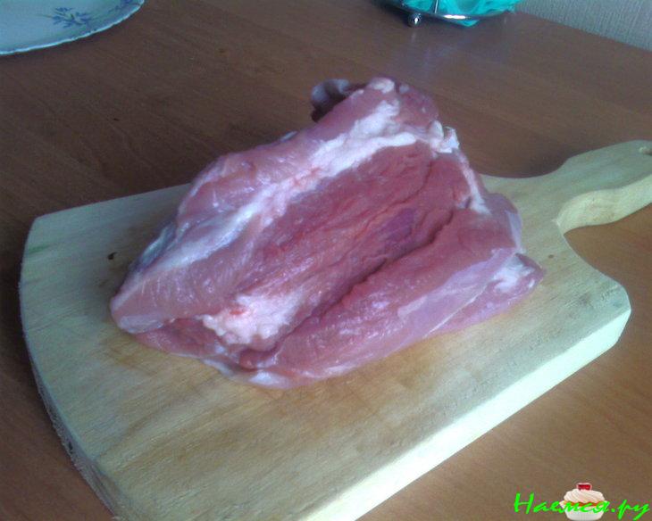 Мясо с ананасами и сыром