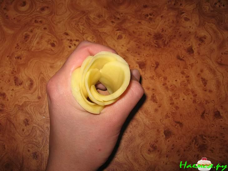 Розочки из картофеля с чесноком и зеленью