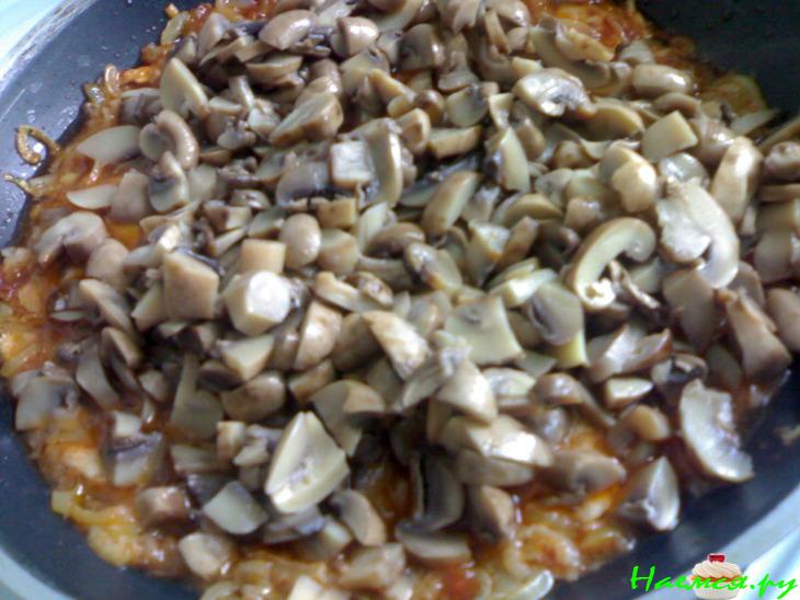 Гуляш грибной с кусочками курицы