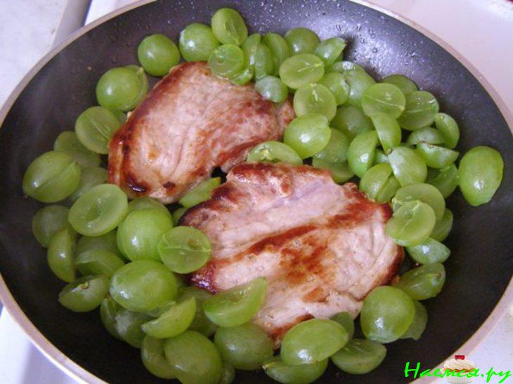 Свинина с виноградом