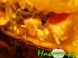 Куриное рагу с грибами в слоёном тесте