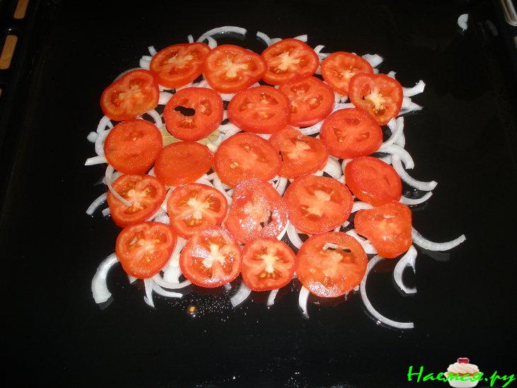 Курочка на помидорках