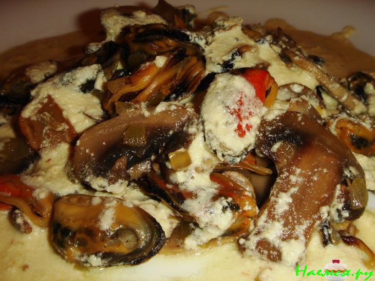 Мидии в шафрановом соусе