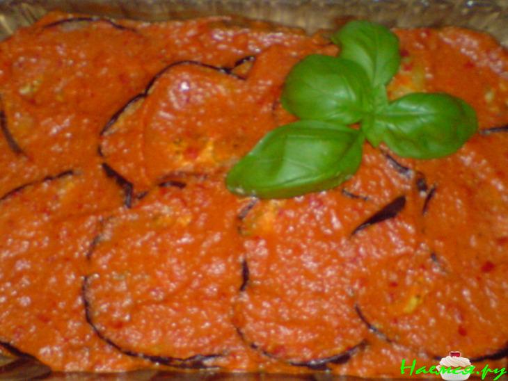 Баклажаны под пастой из красного перца