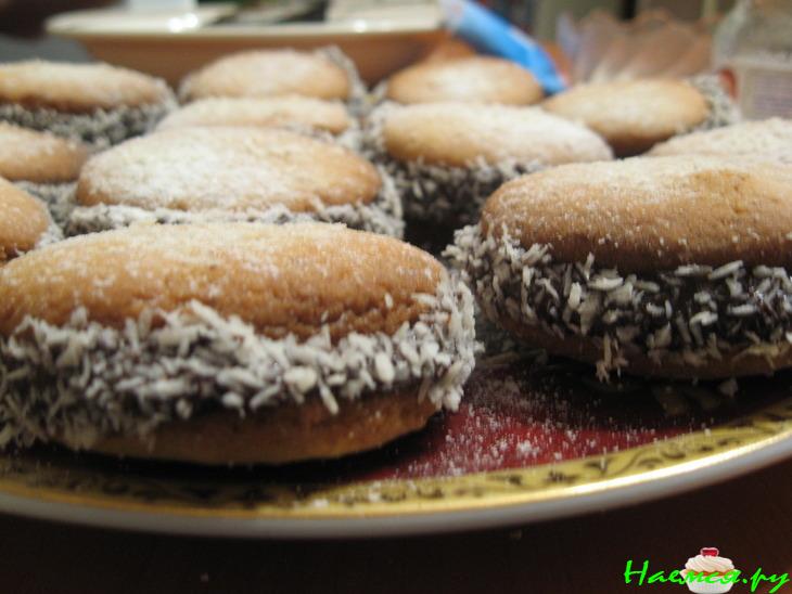 Печенье с шоколадной прослойкой