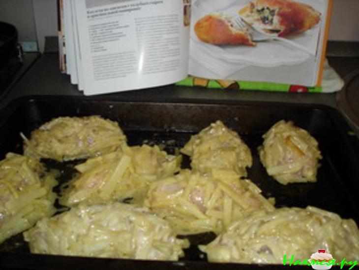 Котлета по-киевски с голубым сыром в оригинальной панировке