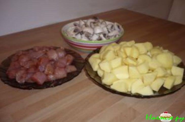 Картофель, курица и грибы