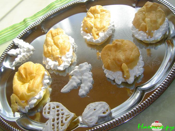 Заварные пирожные на желе "Лебединое озеро" 