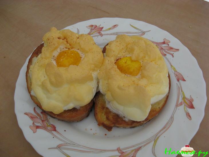 Яйца "в шапке"