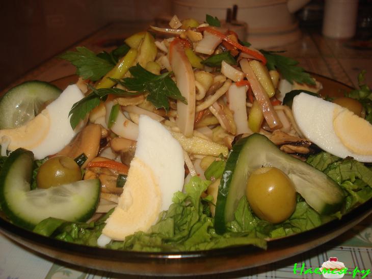 Салат из копченых морепродуктов