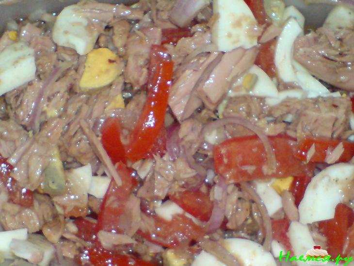 Лодочки из пекинской капусты с салатом из тунца Лодочки из пекинской капусты с салатом из тунца