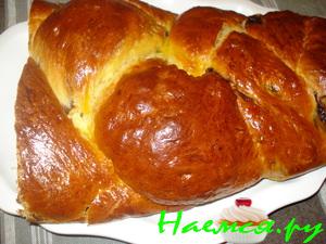 Сдобная хала со сливово-ореховой начинкой