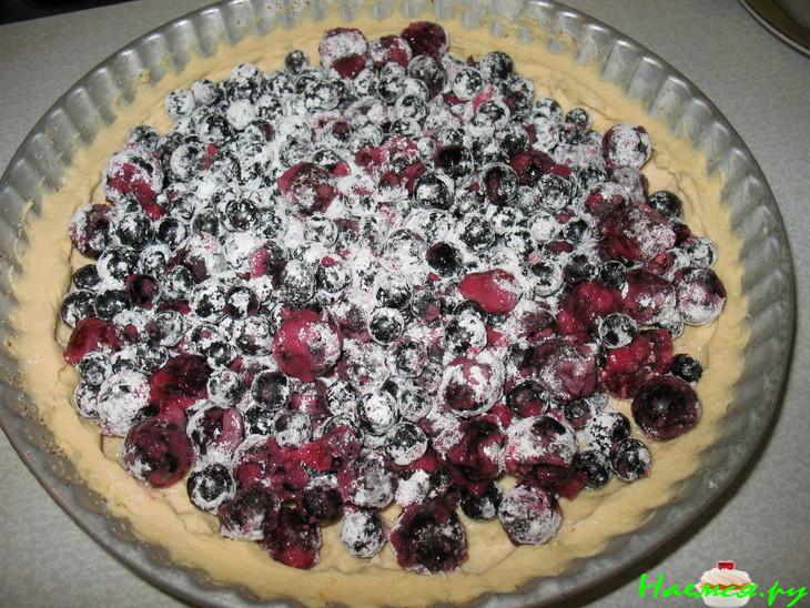 Песочный пирог с вишней и черной смородиной Песочный пирог с вишней и черной смородиной