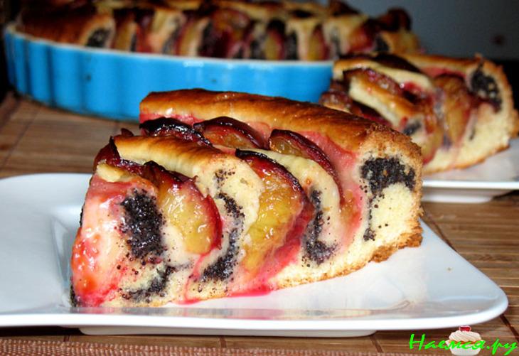 Пирог "Сливово-маковое кольцо" из дрожжевого теста