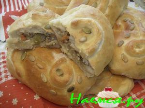 Мини-кулебяки с индейкой и тушенной капустой