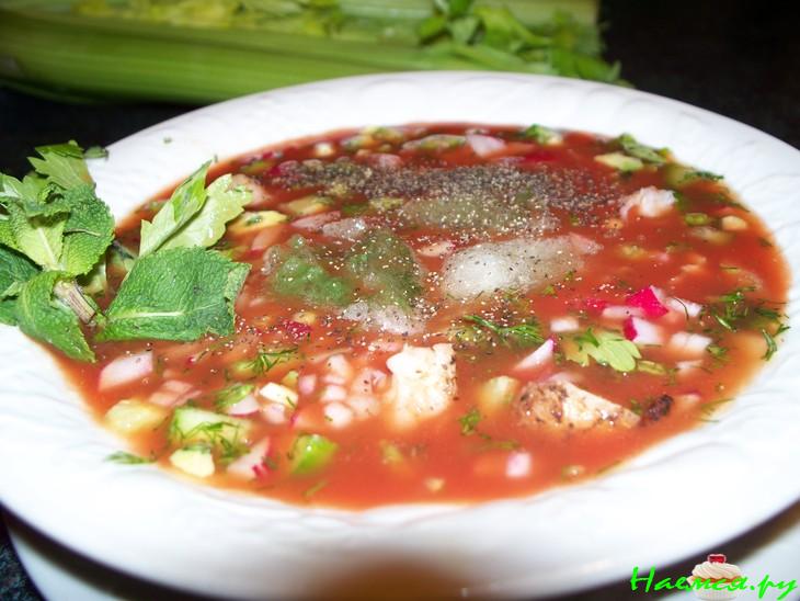 Канадский холодный суп с креветками на томатном соке за 5 минут