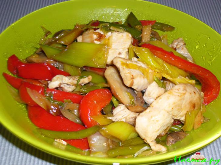 Куриные грудки в овощах в китайском стиле
