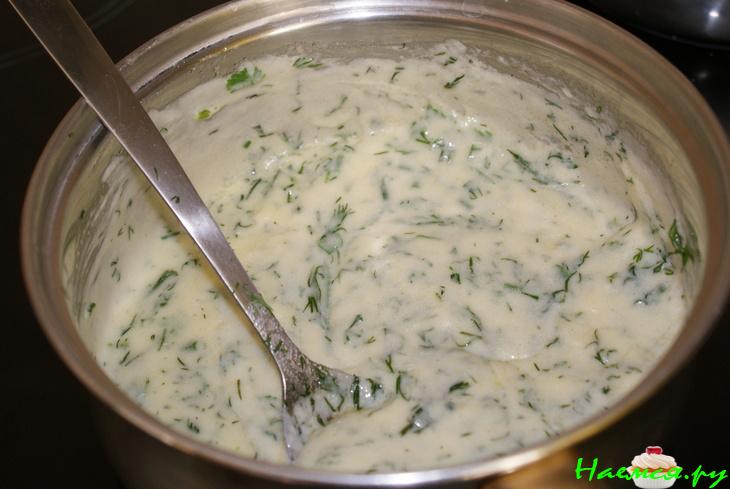 Блинчики с крабовыми палочками под соусом