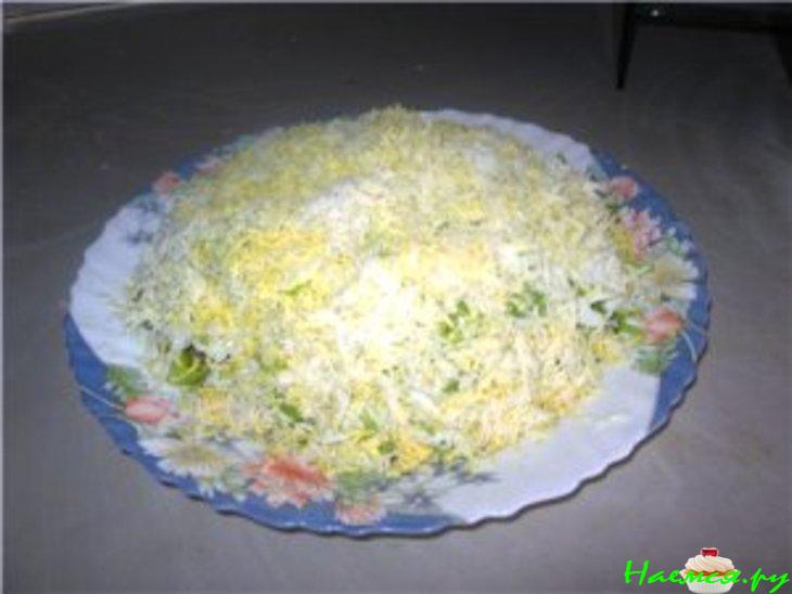 Салат куриный "Подсолнух" с грибами и кукурузой