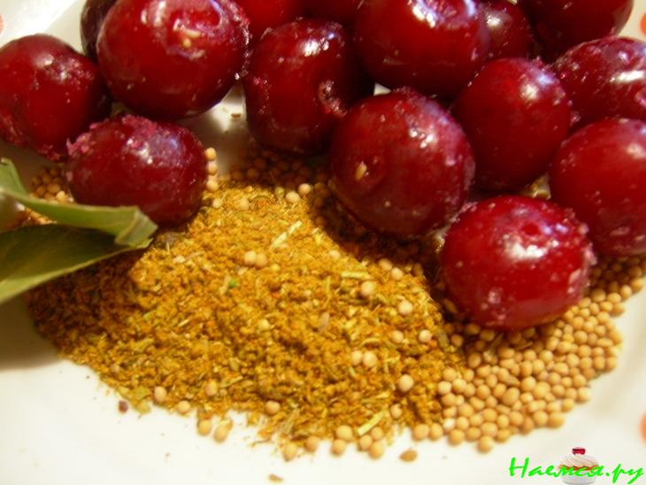 Рыба жареная во фруктово-ягодном маринаде