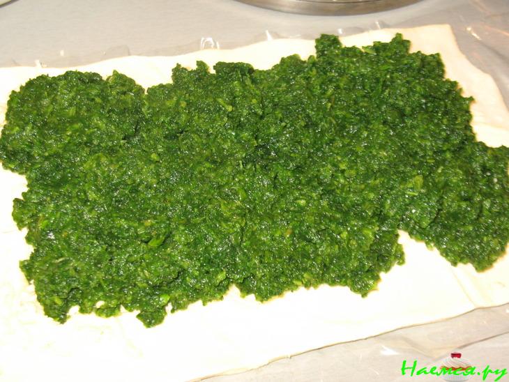 Слоеный пирог со шпинатом 