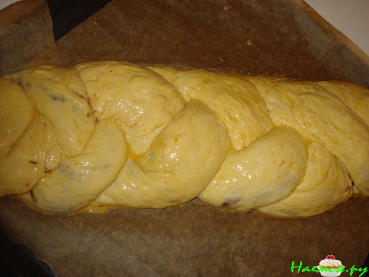 Сдобная хала со сливово-ореховой начинкой