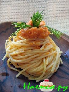 Спагетти под морковно-ореховым соусом