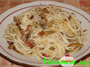 Макароны с грибами и беконом