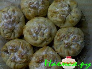 Слоеные мешочки с персиком и шоколадом