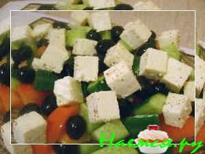 Салат греческий с адыгейским сыром