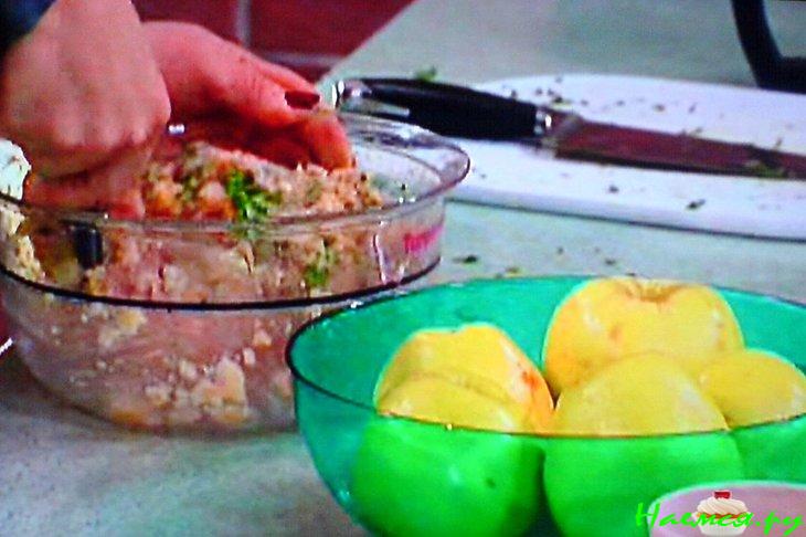 Запеканка мясная с яблоками и сыром