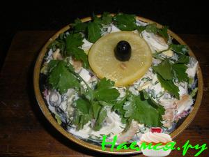 Салат с копченым кальмаром Салат с копченым кальмаром