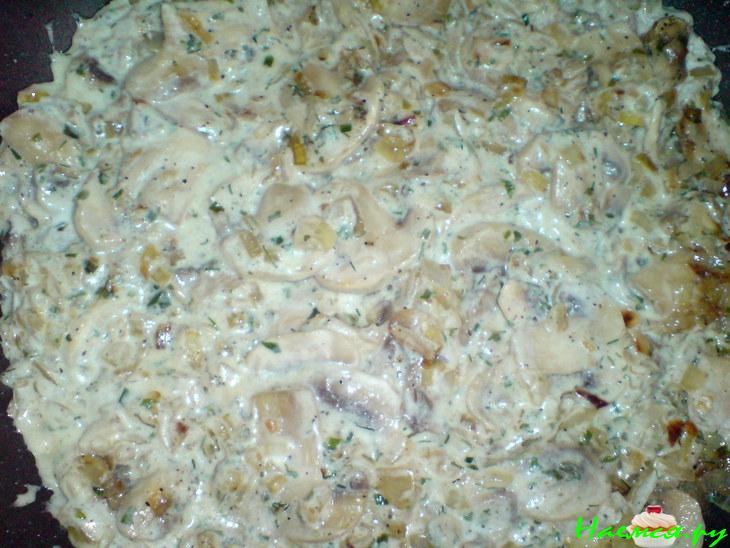 Рыба, запеченная под грибами