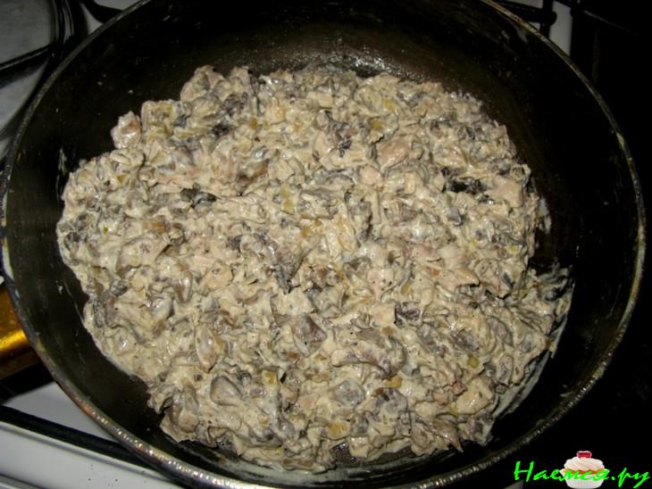 Жульен в слоеных тарелочках