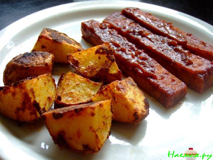 Запеченный картофель с колбасками "барбекю"