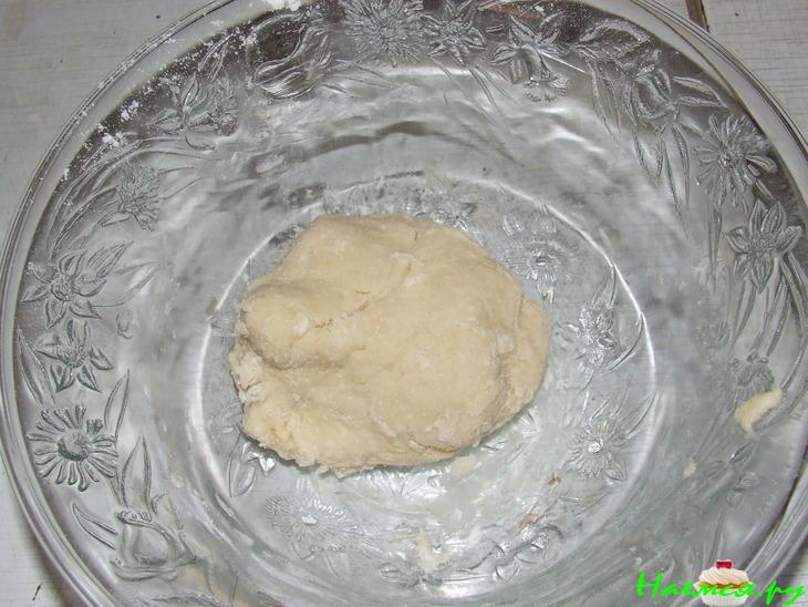 Пирожки с вишней и миндалем