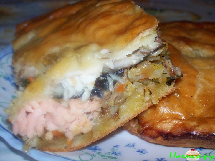 Пирог с рыбой двух видов, рисом и грибами