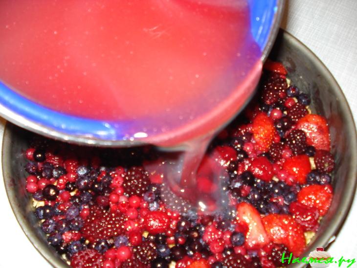 Ягодный торт на корже из мюсли Ягодный торт на корже из мюсли