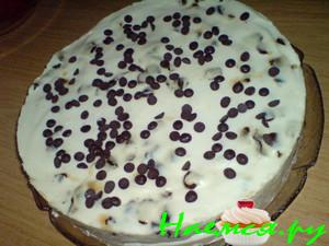 Торт со сметанным суфле и черносливом