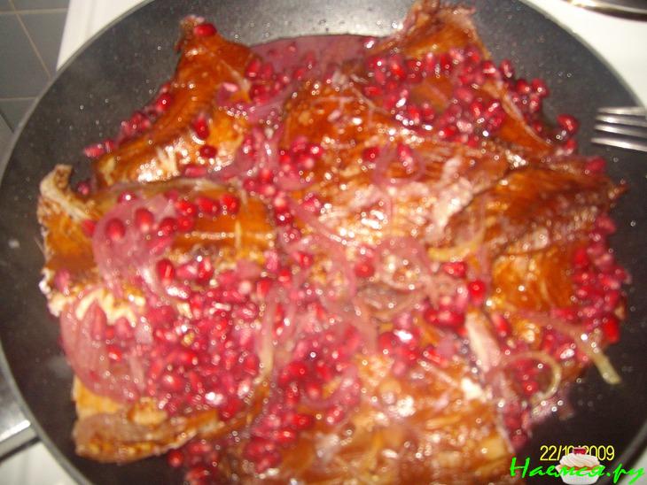 Копченая рыба с гранатом