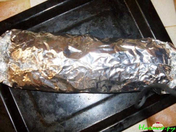 Рулет свиной с черносливом, грецкими орехами, чесноком, горчицей и хреном Рулет свиной с черносливом, грецкими орехами, чесноком, горчицей и хреном