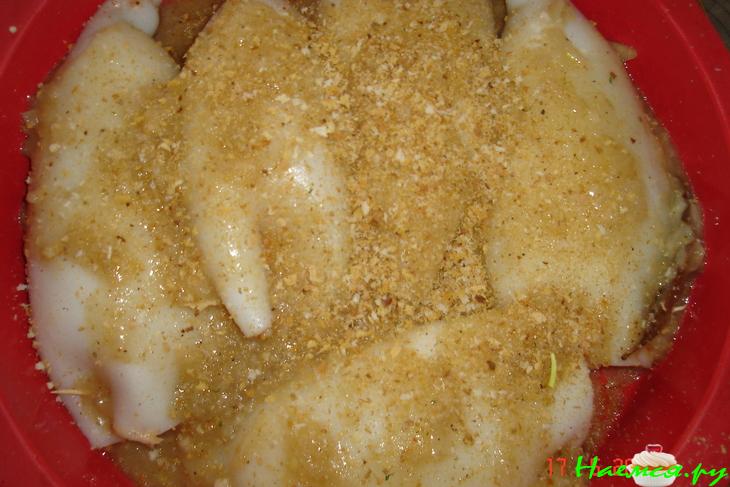 Фаршированный кальмар под соусом