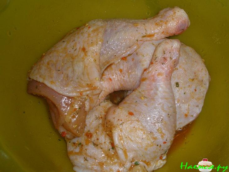 Курочка на помидорках