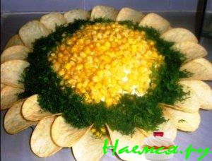 Салат куриный "Подсолнух" с грибами и кукурузой