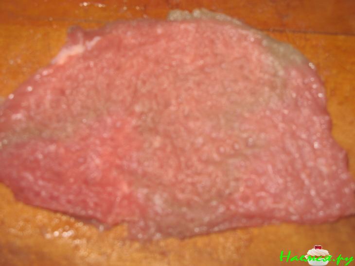 Рулетики из говядины с квашенной капустой в сметанном соусе