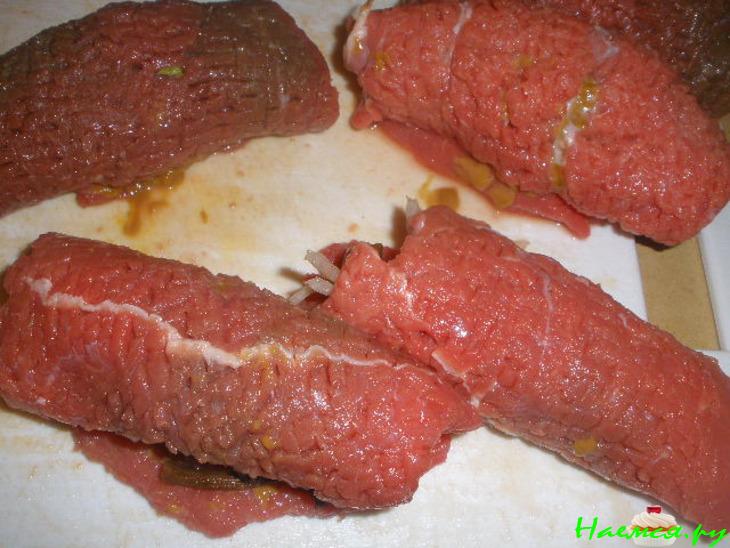 Рулетики из говядины с грибами (жаркое) Рулетики из говядины с грибами (жаркое)