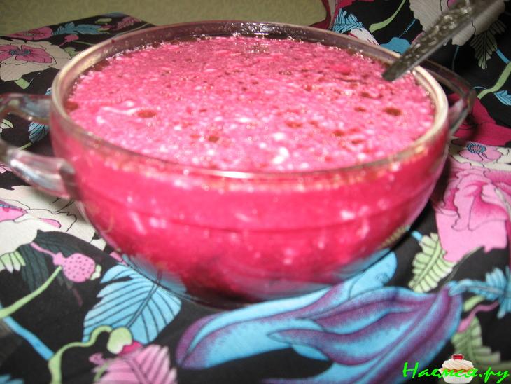 Свекольник с колбаской и грибами