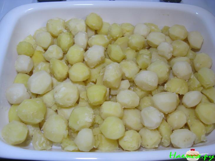 Картофель запечённый с заливкой и сыром