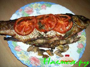 Карп, запечённый с луком-пореем и грибами Карп, запечённый с луком-пореем и грибами